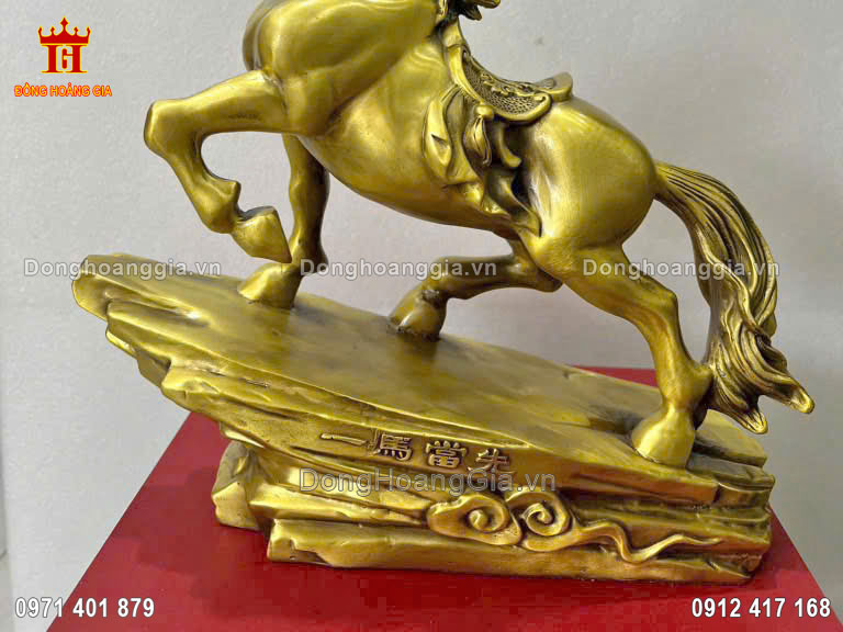 Từng đường nét trên pho tượng ngựa được chế tác tỉ mỉ và tinh xảo nhất